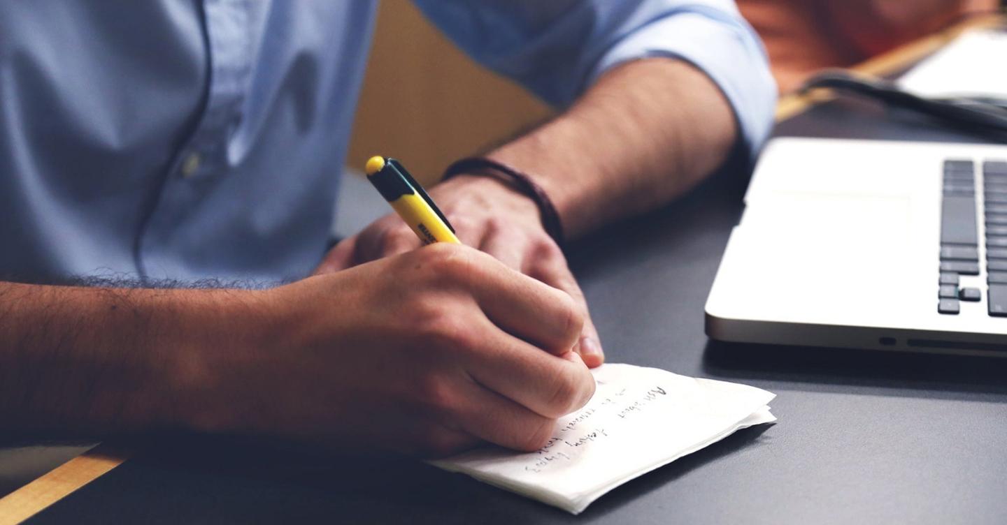 Featured image: How to Write the Perfect Email Signature