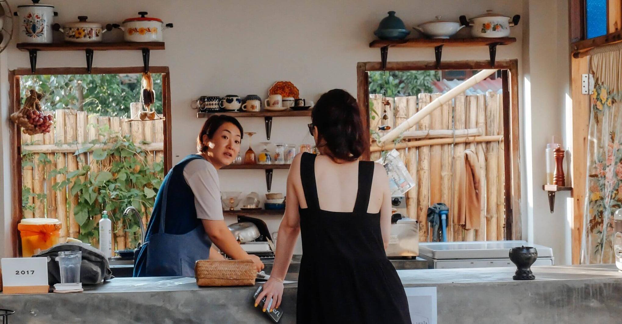 Featured image: 4 customer service-oriented examples
