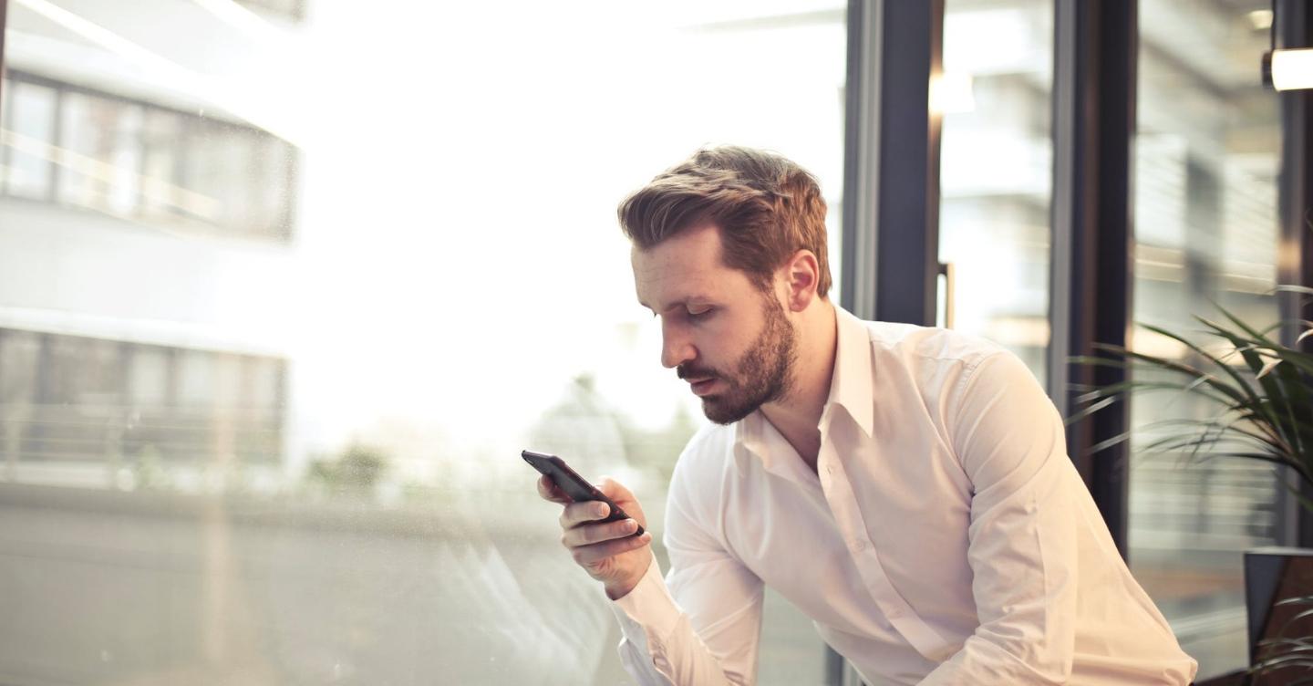 Featured image: Voicemail greetings that won’t bore or annoy prospects